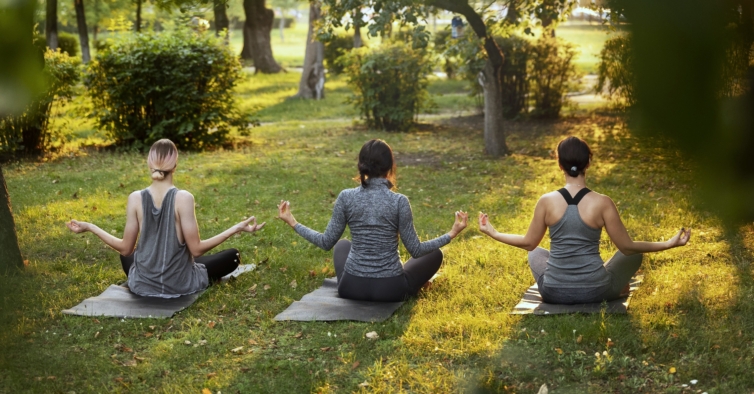 Este sábado há uma aula de ioga gratuita e ao ar livre em