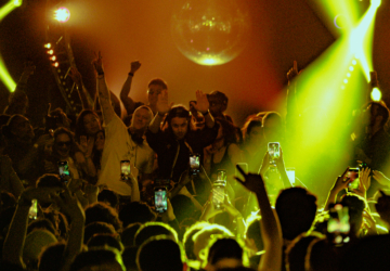 Já foi revelada a primeira confirmação da festa que une música eletrónica e sunsets em Cascais