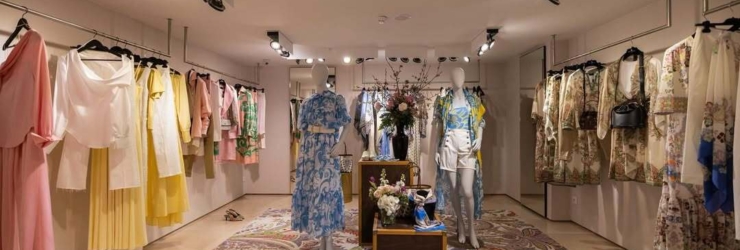 Vestido de loja cascalense traz o estilo boho chic de Paris às ruas de Cascais