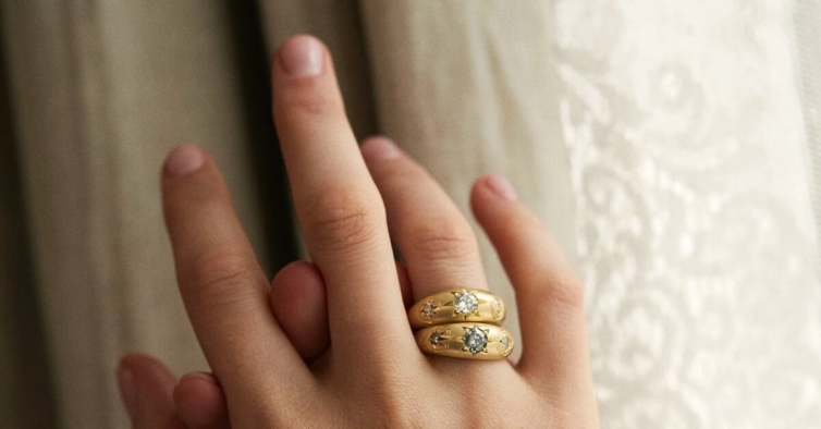 Crescent Moon Ring (4.958,95€)
